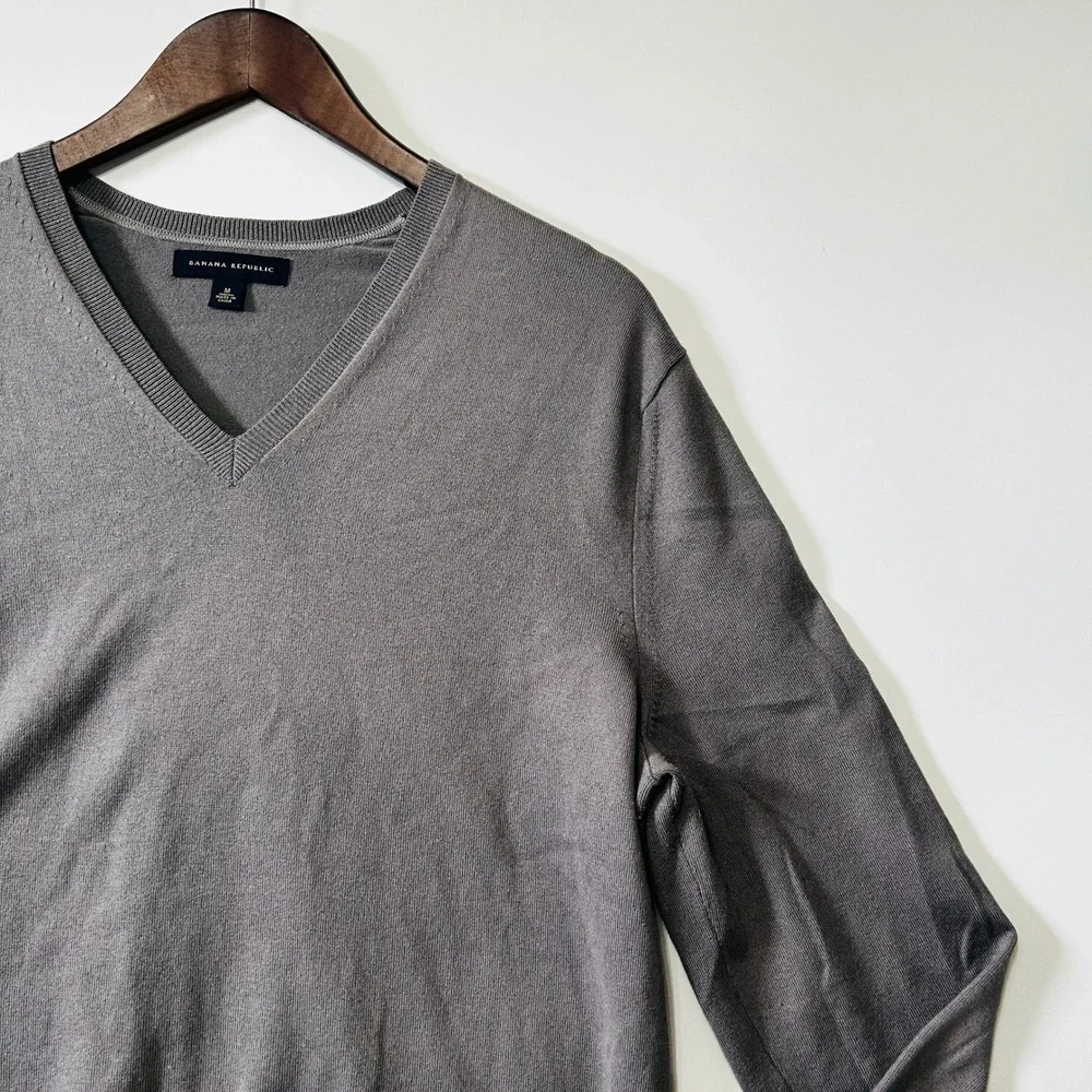 Banana Republic Mens Silk V-Neck Sweater Taupe Grey Size M Preppy Luxury